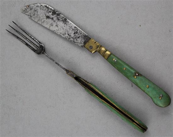 A late 17th / early 18th century folding travelling knife and fork, 6in.